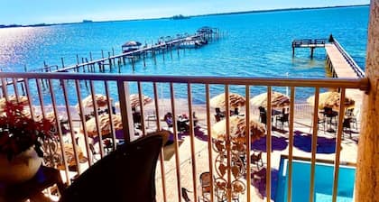 Waterfront Spectacular views condo-hotel studio