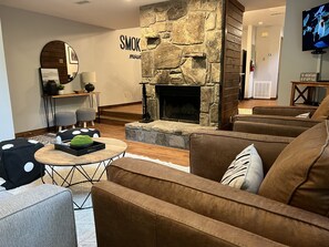 Smart TV, fireplace