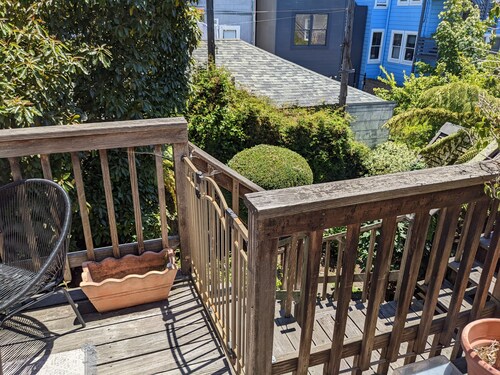 Spacious, Quiet, Sunny 2BR Victorian Unit