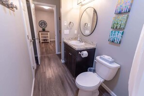 Shower, hair dryer, towels - Quiet & Private! 2BD w/ Laundry and Full Kitchen (Meadow Lakes)