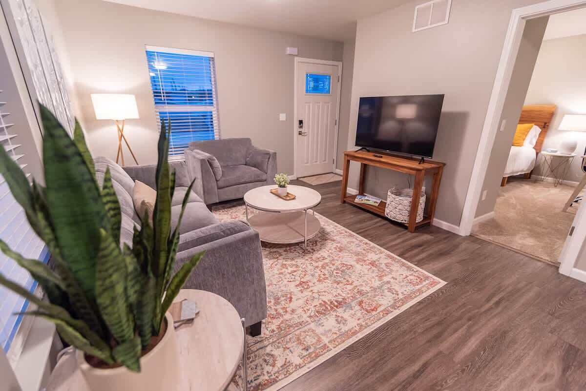 Televisión y oficina 