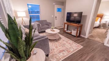 テレビ、書斎 / ワークスペース