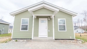 A single-story house with a gabled roof and a front porch. - 2BR Private Suite w/ Full Kitchen & Laundry! (Meadow Lakes)