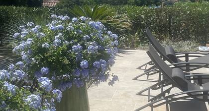 VILLA VIEW ON THE GULF OF SAINT-TROPEZ