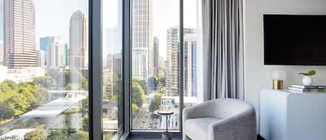 Studio Suite, 1 King Bed (Panoramic Midtown View) | Frette Italian sheets, premium bedding, pillowtop beds, minibar