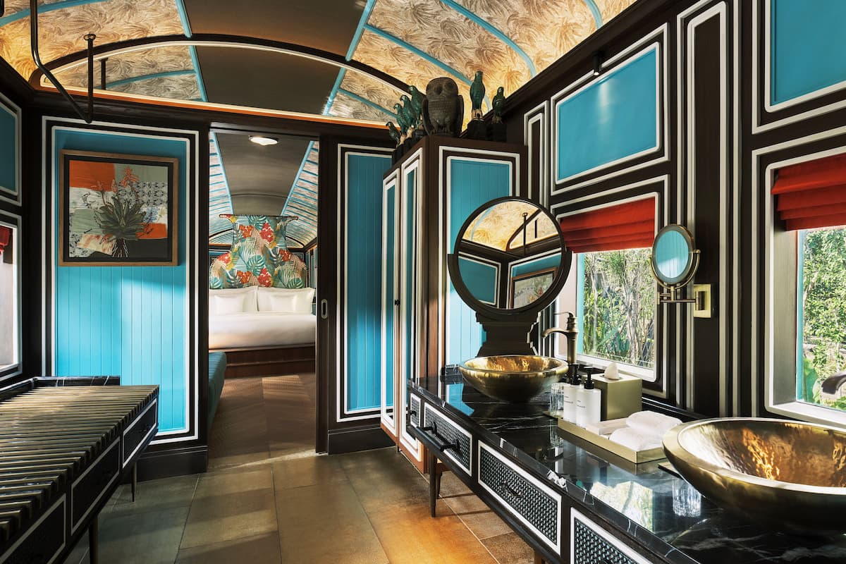 Villa, 1 slaapkamer (Heritage Railcar) | Badkamer | Designer toiletartikelen, een haardroger, badjassen, pantoffels