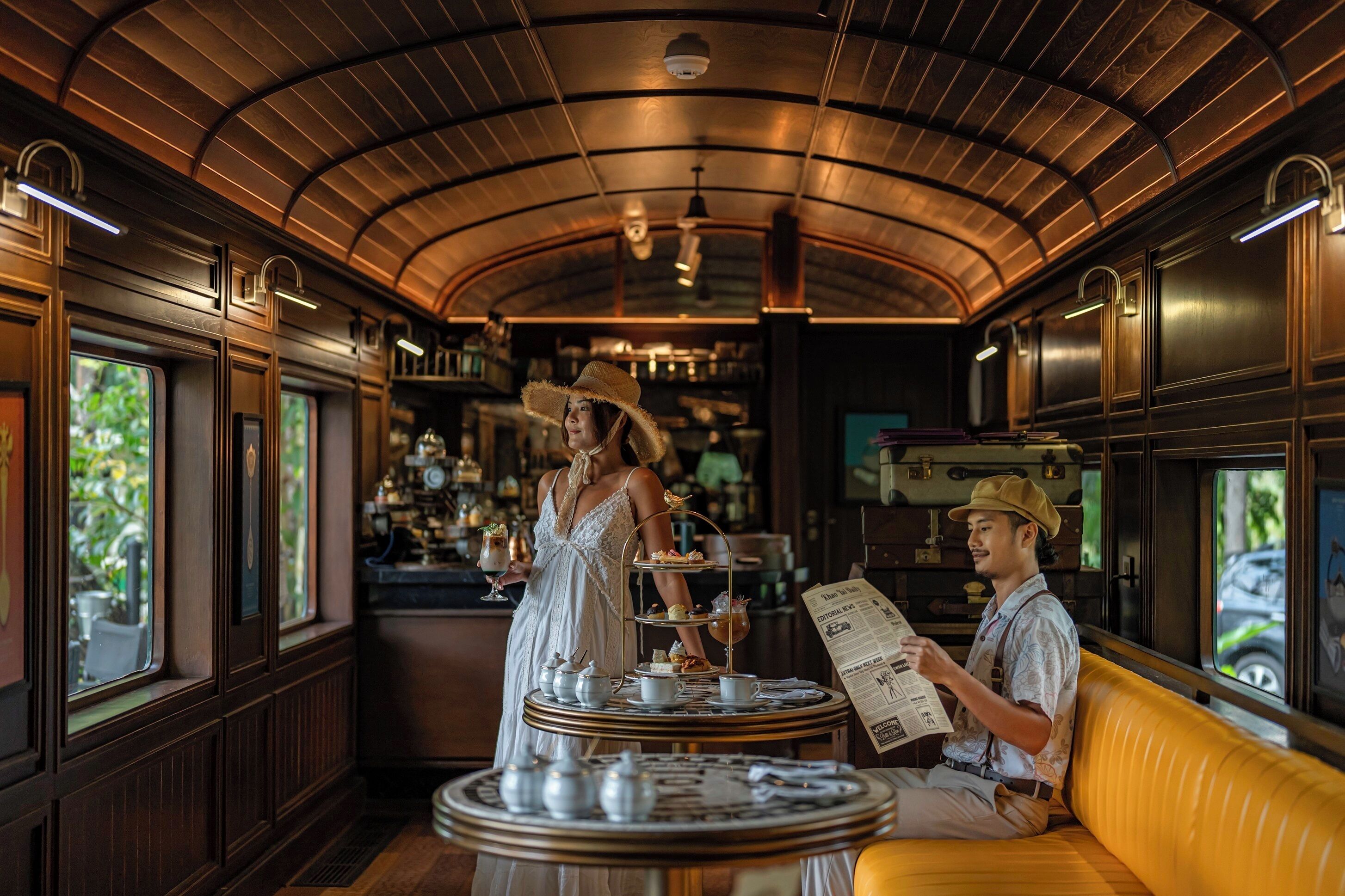 2 restaurants, serveren ontbijt