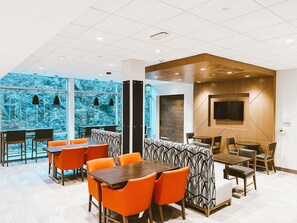 Free daily buffet breakfast - Holiday Inn Express & Suites Henderson South - Boulder City by IHG (Henderson)