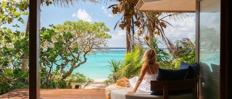 Villa, 1 kingsize-seng (Beach) | Sengetøy av topp kvalitet, minibar, safe på rommet og blendingsgardiner