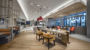 包含每日自助早餐