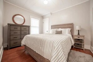 3 chambres, bureau, fer et planche à repasser, Wi-Fi gratuit