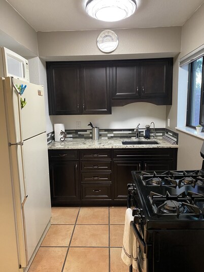 1b/1b Guest House Purple Mattress - Dogs / Horses welcomed