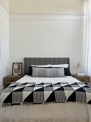 1 bedroom, iron/ironing board, free WiFi, bed sheets - Four Eleven Suites a Vintage Renovation in Downtown Vinton (Vinton)