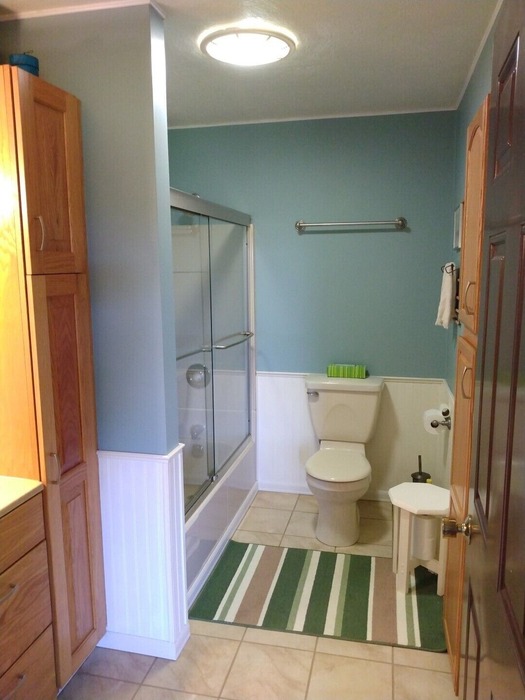 Chuveiro/banheira combinados, toalhas de banho, sabonete, shampoo