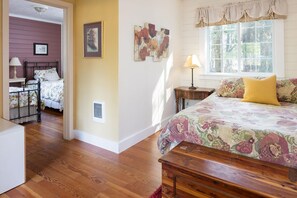 4 slaapkamers, een bureau, een strijkplank/strijkijzer, gratis wifi