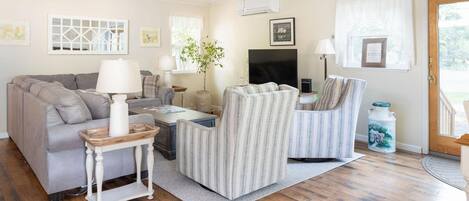 TV, DVD player, livros, videoteca