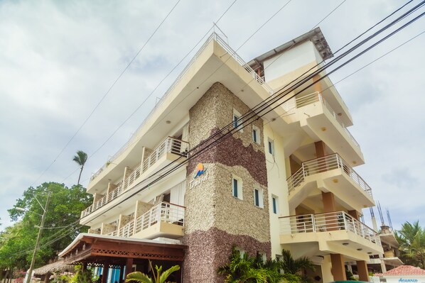 Exterior - Beautiful Newer Hotel, 4 minute walk to the Beach (Punta Cana)