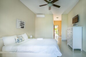 1 bedroom, WiFi - Beautiful Newer Hotel, 4 minute walk to the Beach (Punta Cana)