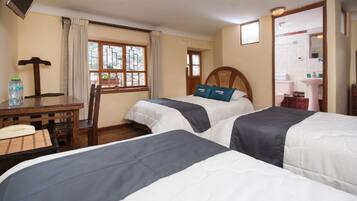 Hypo-allergenic bedding, desk, iron/ironing board, free WiFi