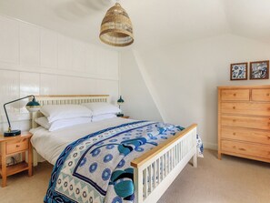 4 bedrooms, free WiFi, bed sheets - 4 bedroom accommodation in Lyme Regis (Lyme Regis)