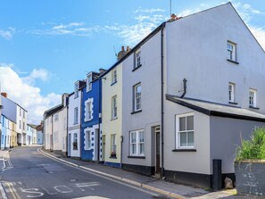 Exterior - 4 bedroom accommodation in Lyme Regis (Lyme Regis)