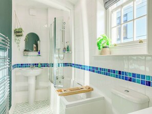 Towels - 4 bedroom accommodation in Lyme Regis (Lyme Regis)