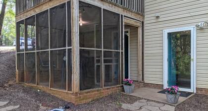 Cozy 1 BR/1BA apartment steps from Lake Hartwell.
