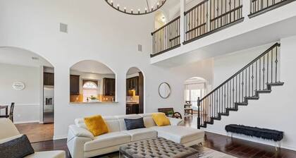 Spacious 5BR Family | Game/Media Near AT&T & Lake
