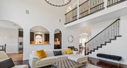 LARGE 5 BEDROOM FAMILY HOUSE W/ GAME/MEDIA CENTRAL DFW 5 MIN TO LAKE AT&T