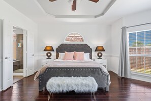 5 Schlafzimmer, Zimmersafe, Schreibtisch, Bügeleisen/Bügelbrett