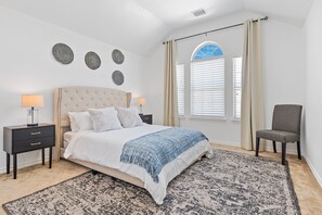 5 bedrooms, in-room safe, desk, iron/ironing board