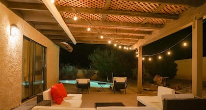 Amazing POOL- Southwestern boutique near Joshua tree National Park