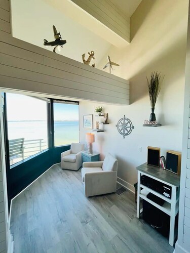 Palm Beach Oasis - Waterfront