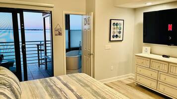 2 makuuhuonetta, työpöytä, ilmainen Wi-Fi, vuodevaatteet