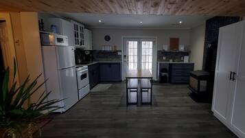 雪櫃、微波爐、焗爐、爐具