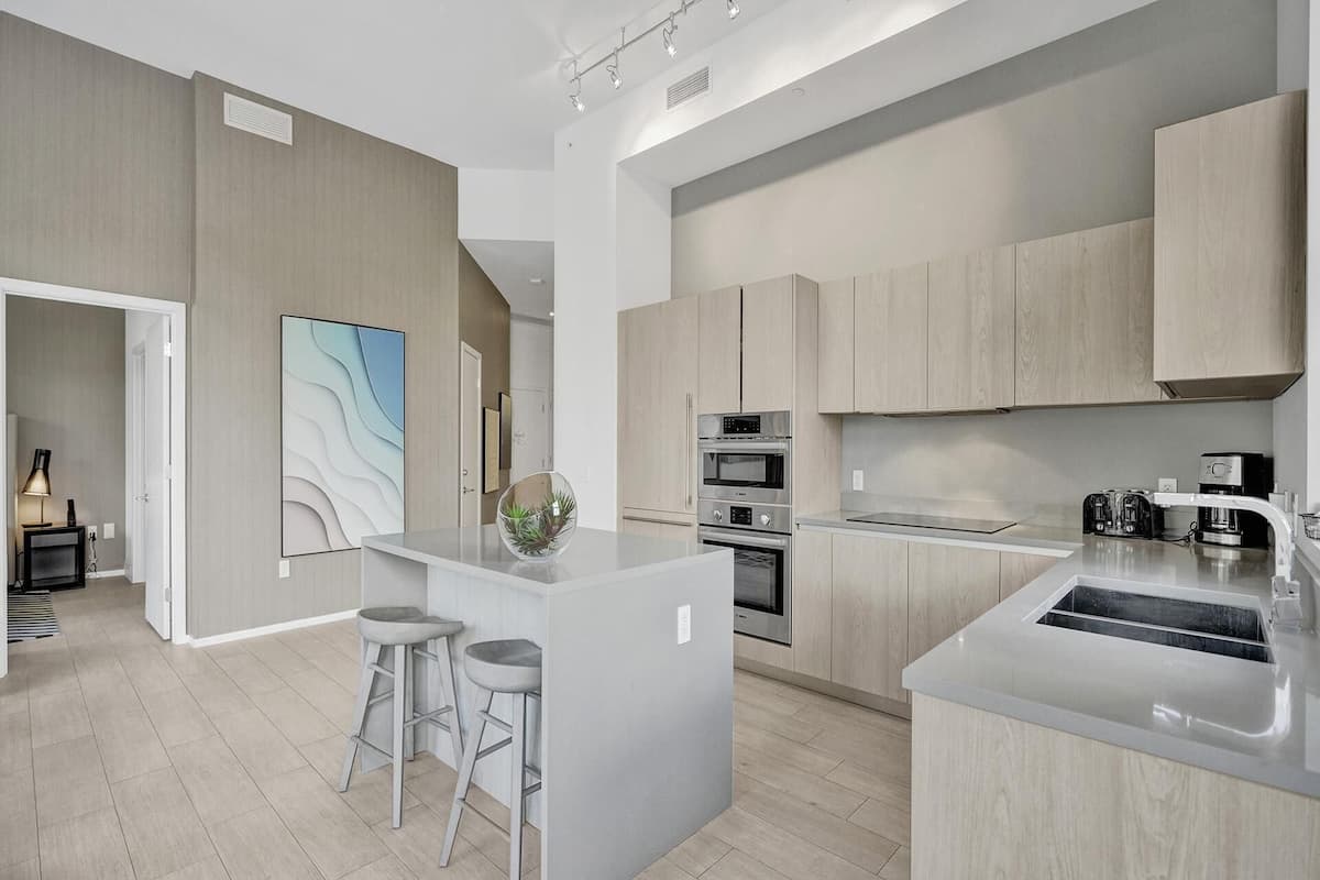 3 bedrooms, in-room safe, desk, laptop workspace
