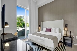 Grand Apartment | In-room safe, desk, laptop workspace, blackout drapes - Amazing Apartments at H Beach House (Hollywood)