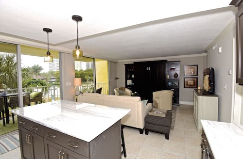 Renovated  Condo with Luxury Amenities in Perfect Beach Location