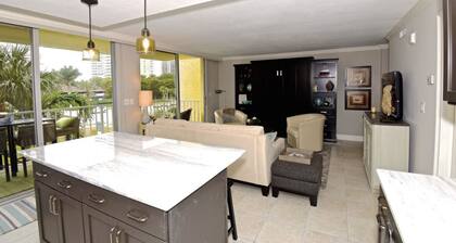 Renovated Condo with Luxury Amenities in Perfect Beach Location