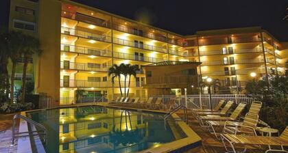 Renovated Condo with Luxury Amenities in Perfect Beach Location