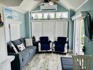 Smart TV, fireplace, stereo