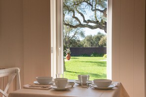 包含每日自助早餐