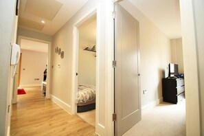 2 Schlafzimmer, Schreibtisch, Bügeleisen/Bügelbrett, kostenloses WLAN