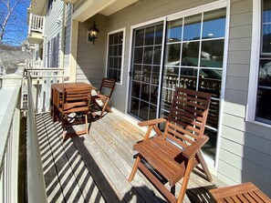 Outdoor dining - SKI-IN, SKI-OUT! LIFT and MT. VIEWS UNBEATABLE LOCATION for ALL SEASONS! Unit 2 (Hancock)