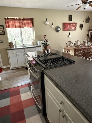 Fridge, microwave, oven, stovetop - cabin on a stream (Sugar Grove)