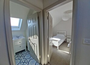 4 Schlafzimmer, Bügeleisen/Bügelbrett, kostenloses WLAN, Bettwäsche