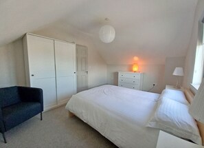 4 Schlafzimmer, Bügeleisen/Bügelbrett, kostenloses WLAN, Bettwäsche