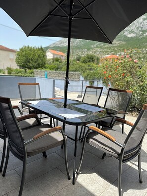 Outdoor dining - Natura-Gata,Omiš-small stone apartman with swimming pool (Gata)
