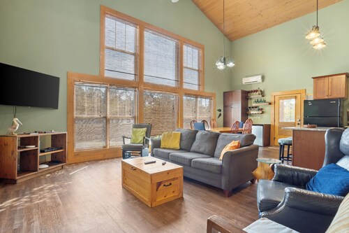 Pool, Boat Ramp, Games, Pass Christian Waterfront Sleeps 18 Guests 6 Bedrooms 