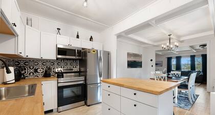 Beautiful Modern/Rustic Cottage in the heart of Lead!!!
